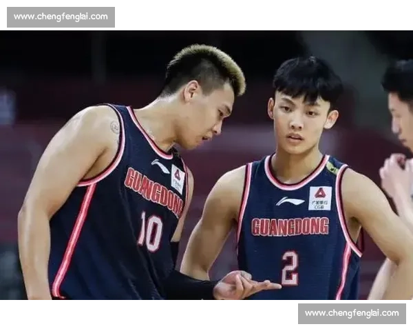 鏖战全场比分胶着某队关键时刻制胜赢下强强对话展现顽强斗志之夜